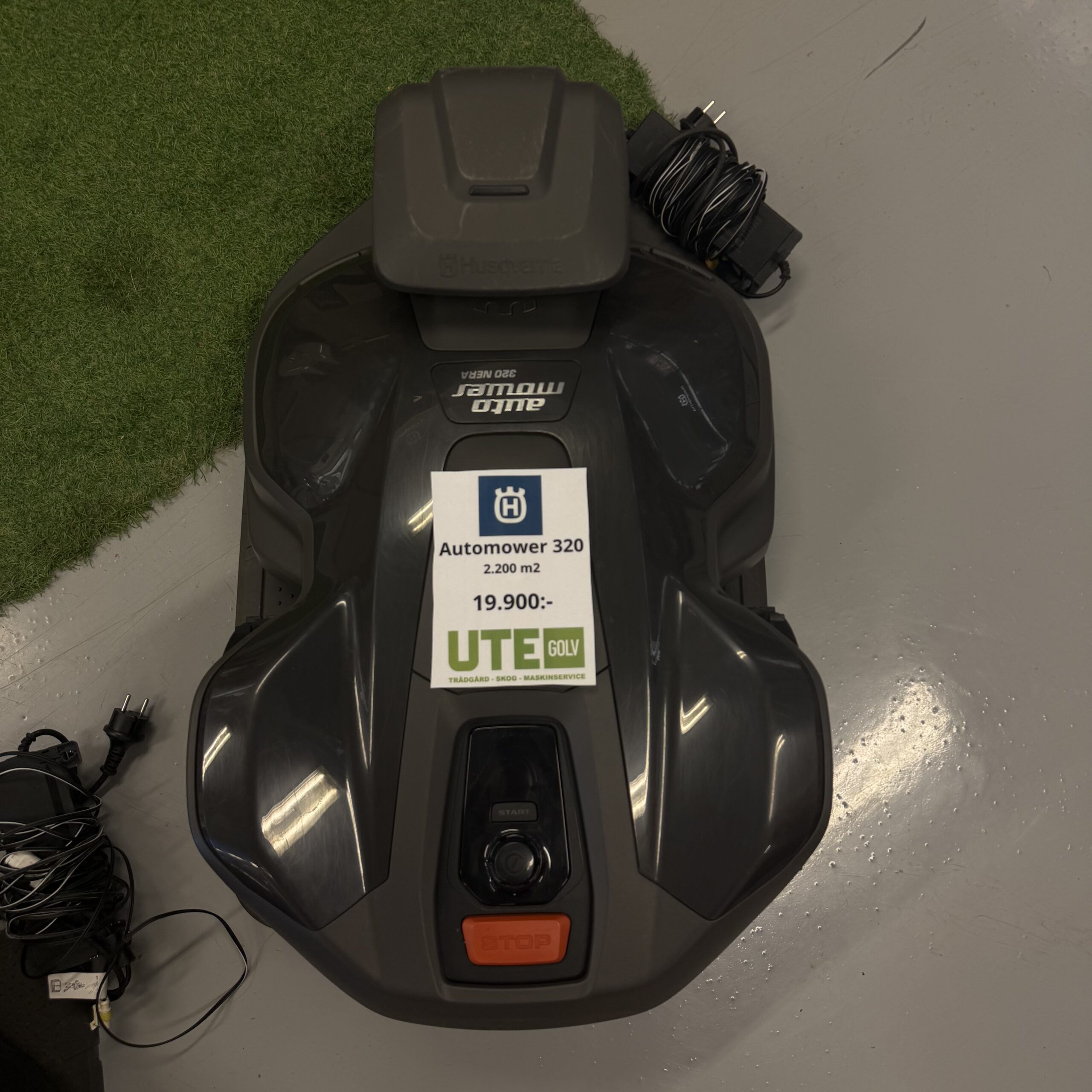 Begagnad Husqvarna Automower 320 NERA robotgräsklippare för 2200 m²