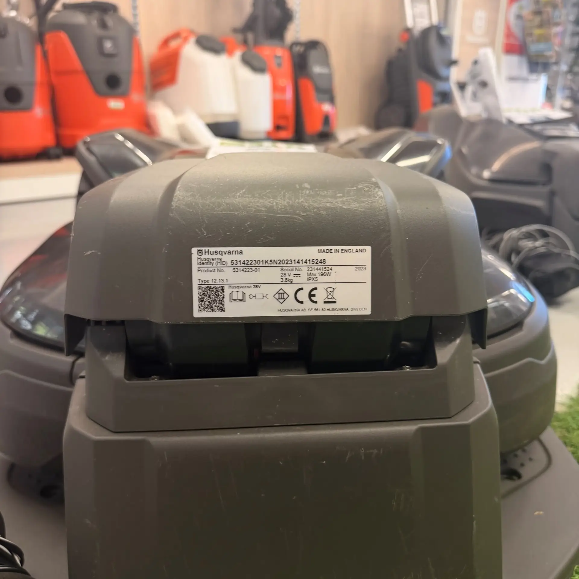 Begagnad Husqvarna Automower 320 NERA robotgräsklippare - 2 200 m²