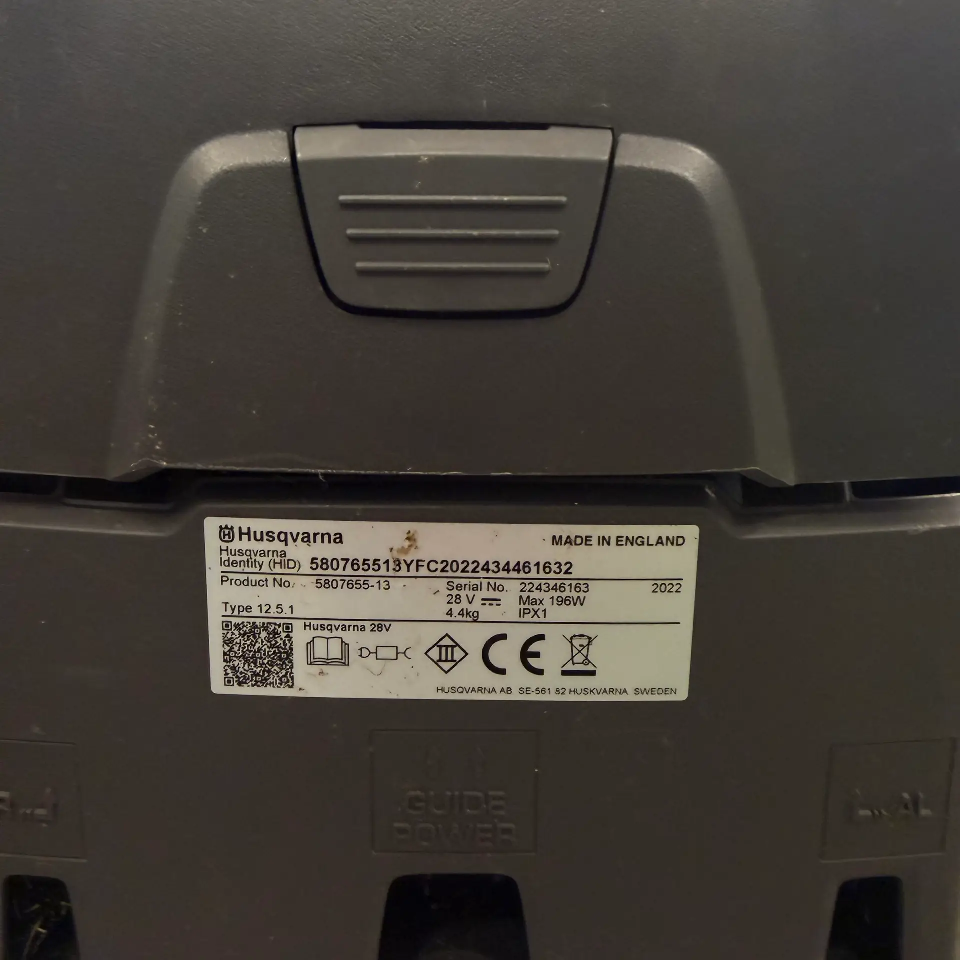 Produktetikett på laddstation till begagnad Husqvarna Automower 430X